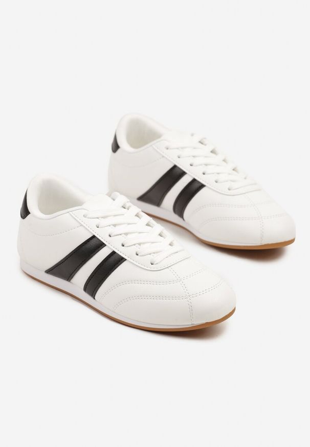 Born2be - Biało-Czarne Sznurowane Sneakersy w Stylu Tenisówek Liavessa. Kolor: biały. Materiał: jeans. Obcas: na płaskiej podeszwie