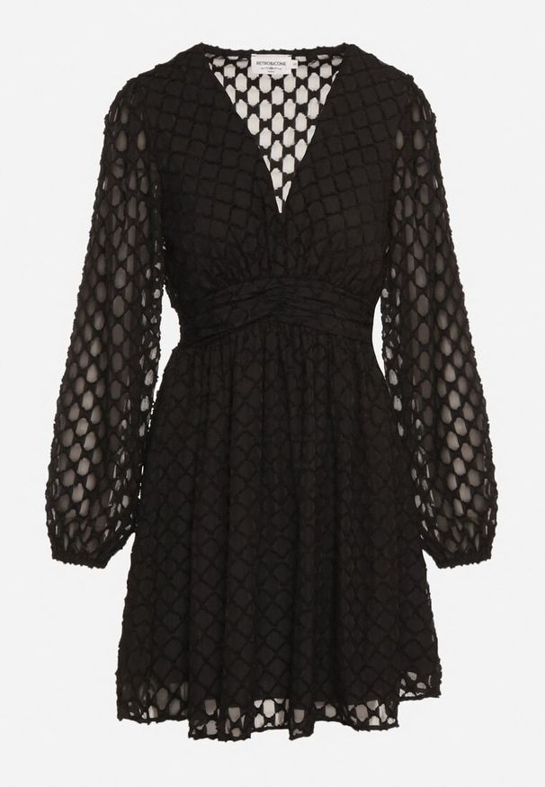 Born2be - Czarna Rozkloszowana Sukienka z Tkaniny Plumeti z Dekoltem w Serek Zeniasa. Okazja: na co dzień. Typ kołnierza: dekolt w serek. Kolor: czarny. Materiał: tkanina. Długość rękawa: długi rękaw. Styl: casual