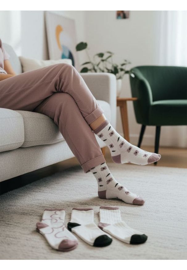 Sinsay - Zestaw długich skarpetek 4 pack - wielobarwny