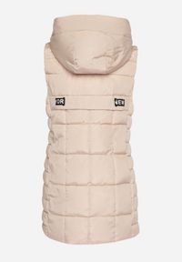 Born2be - Jasnobeżowa Pikowana Kamizelka Bezrękawnik z Kieszeniami i Wysokim Kołnierzem Bellamis. Kolor: beżowy. Długość rękawa: bez rękawów. Styl: elegancki #6