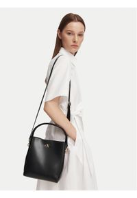 Calvin Klein Torebka Ck Bucket With Strap LV04F3174G Czarny. Kolor: czarny. Materiał: skórzane #1