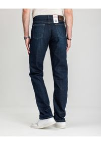 Męskie Spodnie Jeansowe Wrangler Relaxed Fit Blackened Indigo 112352957. Okazja: na co dzień, do pracy. Styl: casual, klasyczny, elegancki #8
