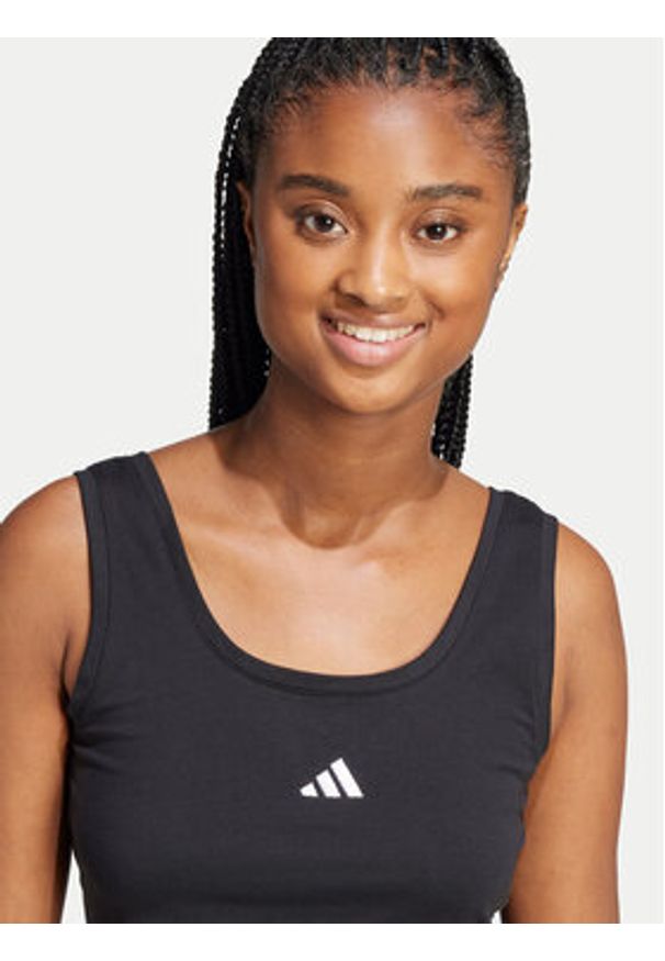 Adidas - adidas Top Essentials Small Logo JE1321 Czarny Slim Fit. Kolor: czarny. Materiał: bawełna