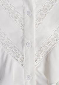 Renee - Biała Koszula z Falbanami i Koronkowymi Wstawkami Eletoma. Typ kołnierza: kołnierz z falbankami. Kolor: biały. Materiał: koronka. Wzór: koronka #2