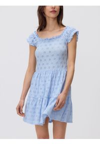 Reserved - Ażurowa sukienka mini - jasnoniebieski. Kolor: niebieski. Materiał: dzianina. Wzór: ażurowy. Długość: mini