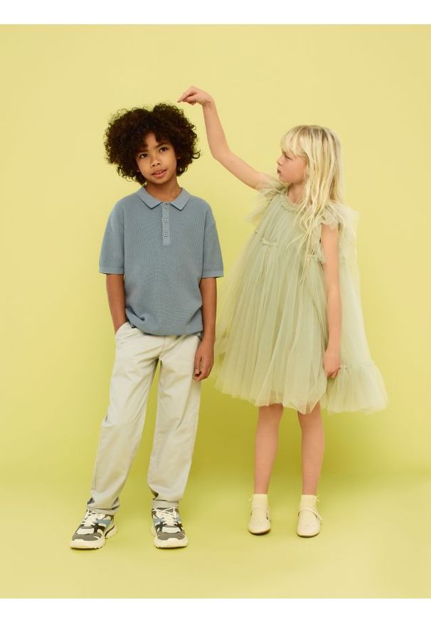 Reserved - Bawełniane spodnie chino - kremowy. Kolor: kremowy. Materiał: bawełna