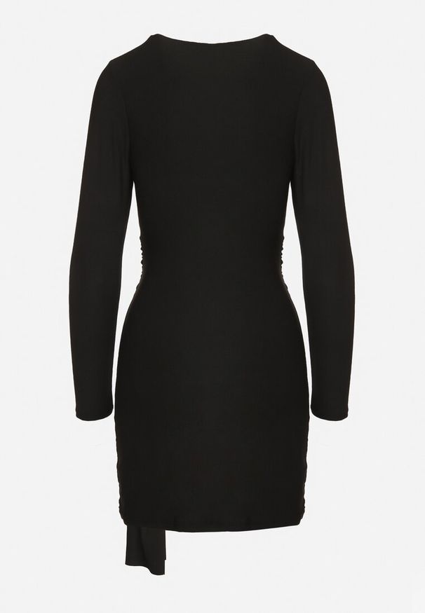 Born2be - Czarna Dopasowana Sukienka z Ozdobnym Trenem Sevilaine. Kolor: czarny. Styl: elegancki