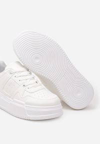 Born2be - Białe Sznurowane Sneakersy na Grubej Podeszwie Levitellia. Kolor: biały. Materiał: jeans