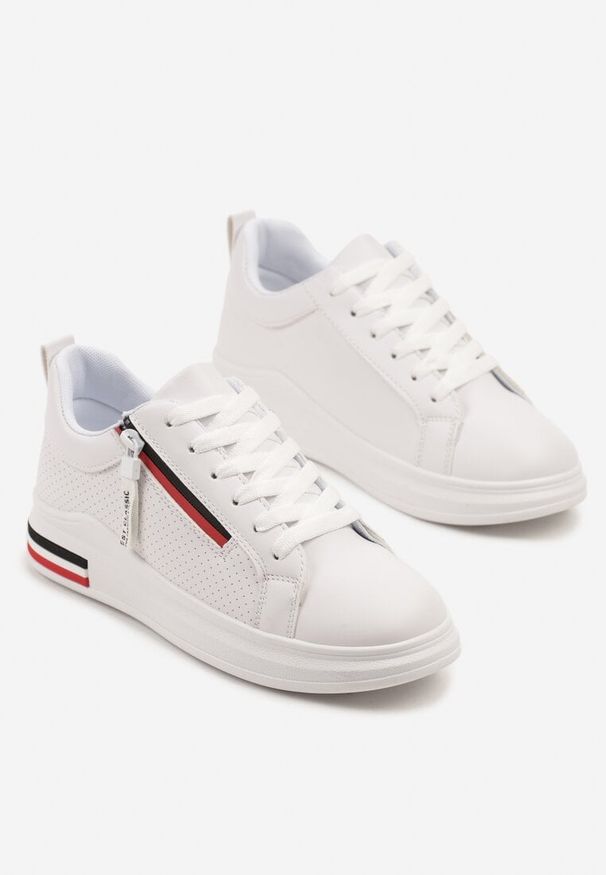 Born2be - Białe Sneakersy Ozdobione Paskami Suwakiem i Napisami Toslira. Okazja: na spacer, na co dzień. Zapięcie: pasek. Kolor: biały. Materiał: jeans. Szerokość cholewki: normalna. Wzór: aplikacja, napisy. Sport: turystyka piesza