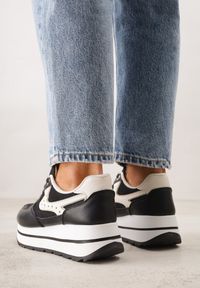 Renee - Czarne Sneakersy na Platformie z Tweedowym Zdobieniem i Perforacją Dioseleia. Okazja: na co dzień. Kolor: czarny. Materiał: jeans. Wzór: aplikacja. Obcas: na platformie #9