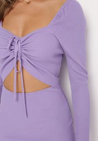 Born2be - Fioletowa Sukienka Mini z Prążkowanego Materiału z Wycięciem i Wiązaniem Cerdosja. Kolor: fioletowy. Materiał: materiał, prążkowany. Długość: mini #4