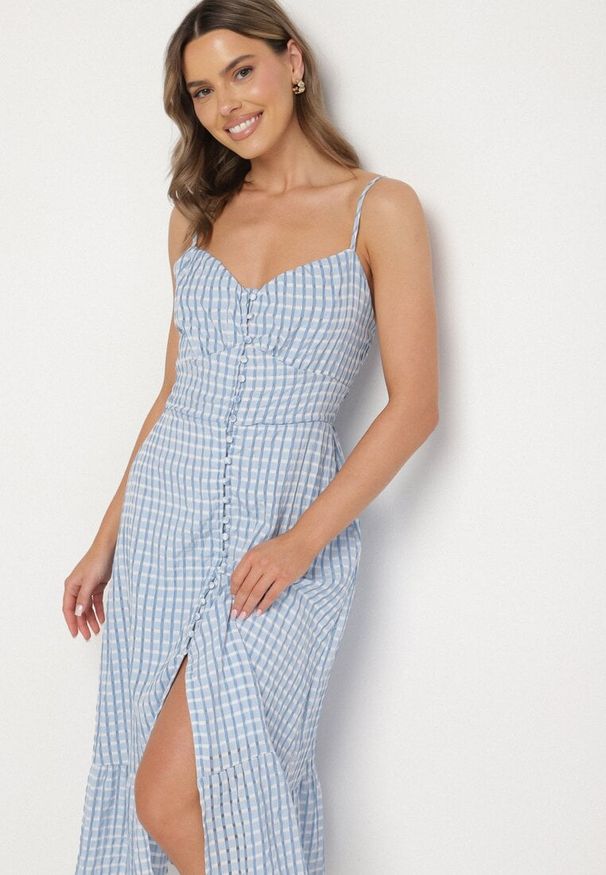 Born2be - Niebieska Sukienka Rozkloszowana na Ramiączkach z Guzikami z Wiskozą Efrinelle. Okazja: na co dzień. Typ kołnierza: dekolt w kształcie V. Kolor: niebieski. Materiał: wiskoza. Długość rękawa: na ramiączkach. Typ sukienki: rozkloszowane. Styl: casual, elegancki