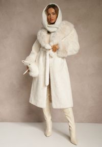 Renee - Biały Futrzany Płaszcz z Wiązanym Paskiem Ozdobnym Kołnierzem i Mankietami Viaressa. Okazja: na co dzień. Kolor: biały. Materiał: futro. Długość rękawa: długi rękaw. Długość: długie. Styl: casual, rockowy, elegancki #2