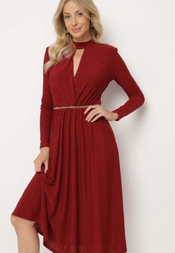 Born2be - Bordowa Koktajlowa Sukienka z Metaliczną Nicią Mianella. Kolor: czerwony. Długość rękawa: długi rękaw. Wzór: aplikacja. Styl: wizytowy