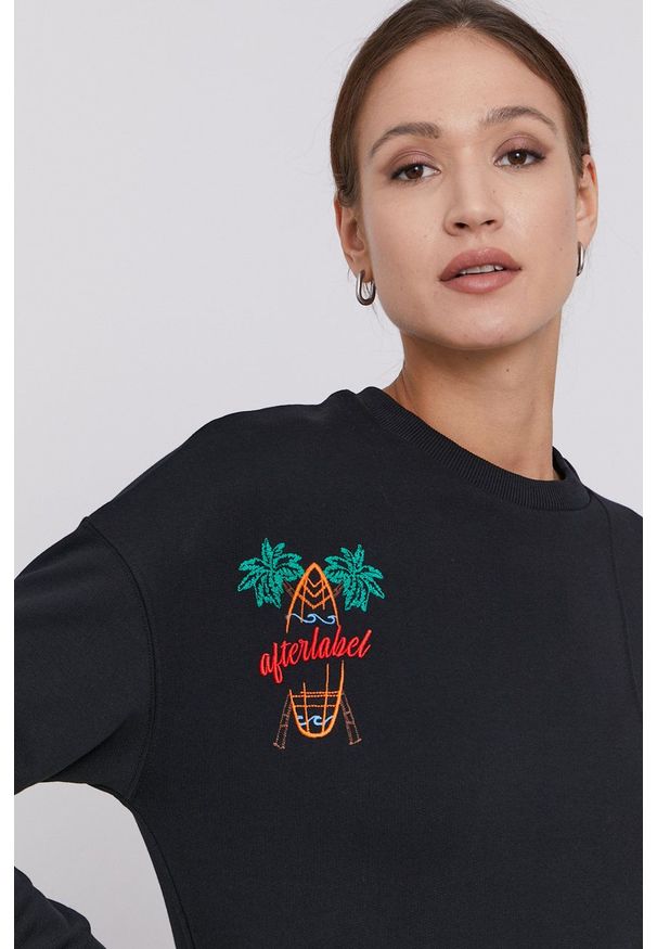 After Label Bluza bawełniana damska kolor czarny z aplikacją. Kolor: czarny. Materiał: bawełna. Długość rękawa: długi rękaw. Długość: długie. Wzór: aplikacja
