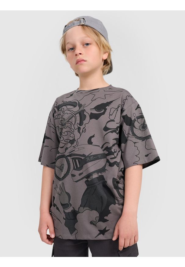 4f - 4F T-shirt oversize z nadrukiem chłopięcy - szary 152 (11-12 lat). Okazja: na co dzień. Kolor: wielokolorowy. Materiał: jersey, bawełna, materiał, dzianina. Wzór: nadruk. Sezon: lato. Styl: sportowy, klasyczny, casual