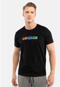 Volcano - T-shirt z printem T-ECHO. Kolor: czarny. Materiał: bawełna, materiał. Wzór: nadruk. Styl: wizytowy, klasyczny