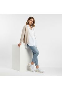 Półbuty damskie Artiker, cholewka ze skóry naturalnej perforowana konstrukcja z klasycznym sznurowaniem podwyższona podeszwa o dekoracyjnej strukturz. Okazja: na co dzień. Zapięcie: sznurówki. Kolor: biały. Materiał: skóra. Szerokość cholewki: normalna. Wzór: kwiaty, ażurowy. Sezon: lato. Sport: turystyka piesza #4