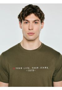 Big-Star - Koszulka męska z nadrukiem khaki Oliver 303. Okazja: na co dzień. Kolor: zielony. Materiał: dzianina. Wzór: nadruk. Styl: casual, klasyczny, sportowy, militarny #5