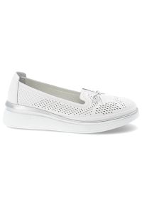 Półbuty damskie S.Barski, ze skóry naturalnej licowej ażurowa cholewka wsuwane lekka podeszwa casual, białe, LR61-7043. Okazja: na co dzień. Zapięcie: bez zapięcia. Kolor: biały. Materiał: skóra. Szerokość cholewki: normalna. Wzór: ażurowy. Styl: casual #7