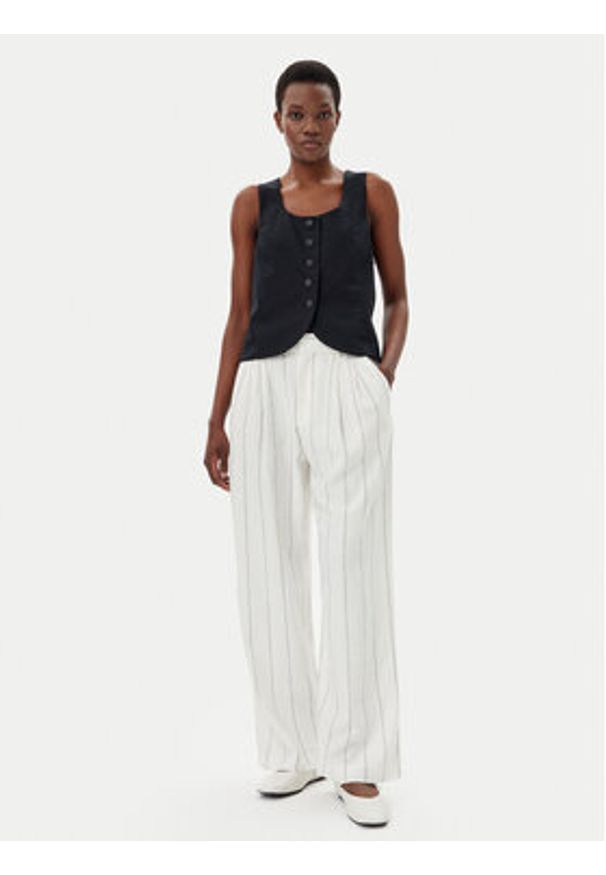 GAP - Gap Kamizelka 714973-00 Czarny Slim Fit. Kolor: czarny. Materiał: bawełna