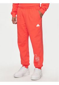 Adidas - adidas Spodnie dresowe Graphic Print IS2009 Czerwony Regular Fit. Kolor: czerwony. Materiał: bawełna. Wzór: nadruk