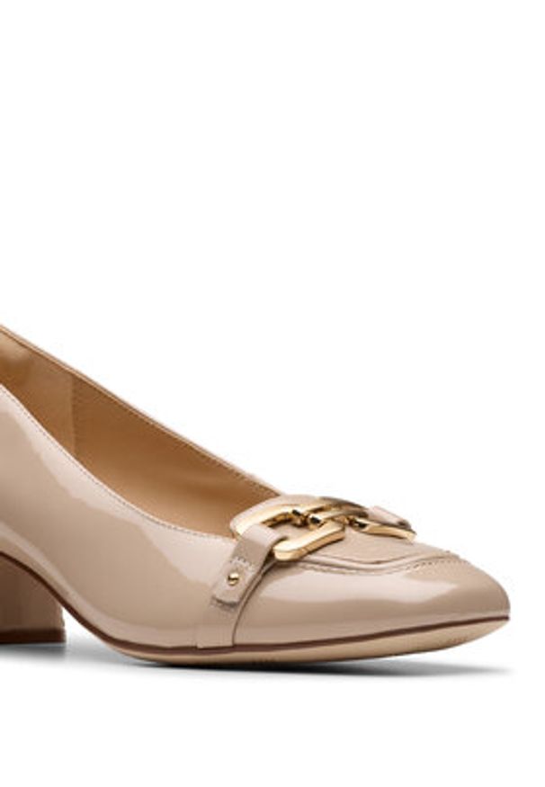 Clarks Czółenka Nyta45 Court 26181319 Beżowy. Kolor: beżowy. Materiał: lakier, skóra