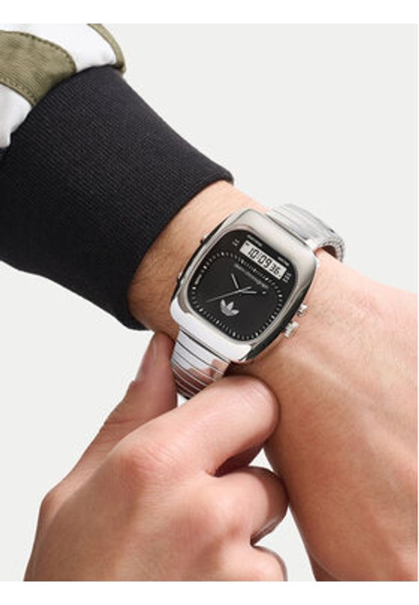 Adidas - adidas Zegarek Retro Wave Three Chronograph AOSY25013 Srebrny. Kolor: srebrny. Styl: retro