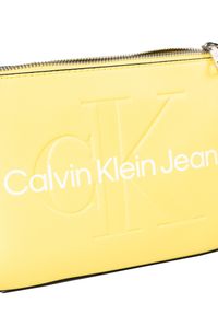 Calvin Klein Torebka "Sculpted Camera" | K60K610681 | Kobieta | Żółty. Kolor: żółty. Wzór: nadruk. Materiał: skórzane, z tłoczeniem. Styl: elegancki. Rodzaj torebki: przez ramię