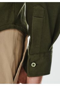 Pako Lorente - PAKO LORENTE – Zielona bawełniana koszula męska. Kolor: zielony, beżowy. Materiał: bawełna. Długość rękawa: długi rękaw. Długość: długie. Wzór: gładki #5