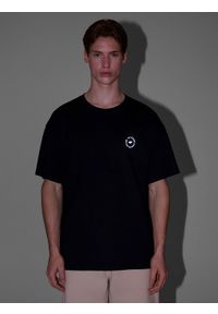 4f - 4F T-shirt oversize z nadrukiem męski - czarny XXL. Okazja: na co dzień. Kolor: czarny. Materiał: bawełna, tkanina, jersey. Długość rękawa: krótki rękaw. Długość: krótkie. Wzór: nadruk. Styl: klasyczny, sportowy, casual