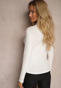 Renee - Biała Bluzka z Wiskozy z Półgolfem Longsleeve Naolinda. Kolor: biały. Materiał: wiskoza. Długość rękawa: długi rękaw. Styl: elegancki