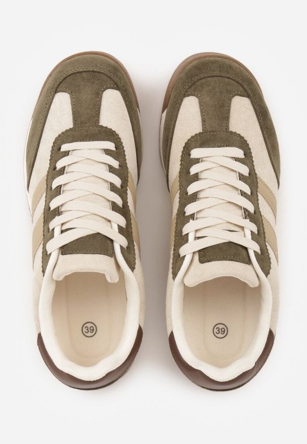 Renee - Zielone Sneakersy Ozdobione z Boku Paskami Ariene. Okazja: na co dzień. Zapięcie: pasek. Kolor: zielony. Materiał: jeans, materiał. Wzór: aplikacja. Sezon: wiosna