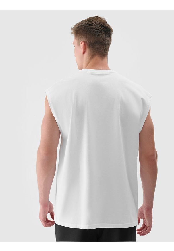4f - 4F Tank top oversize z nadrukiem męski - biały XL. Kolor: biały. Materiał: dzianina, jersey, bawełna. Długość rękawa: bez rękawów. Wzór: nadruk