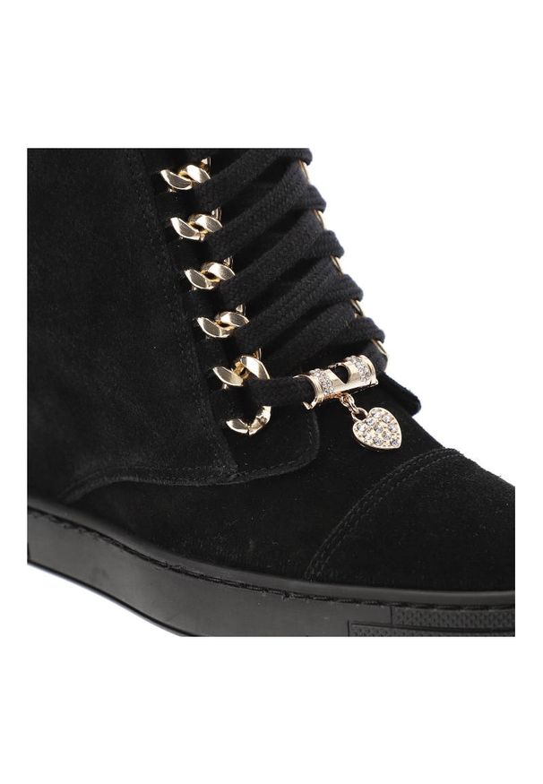 DAMISS - Czarne Sneakersy Damiss Wygodne Buty Damskie Na Koturnie. Kolor: czarny. Materiał: welur, skóra. Szerokość cholewki: normalna. Wzór: aplikacja. Obcas: na koturnie