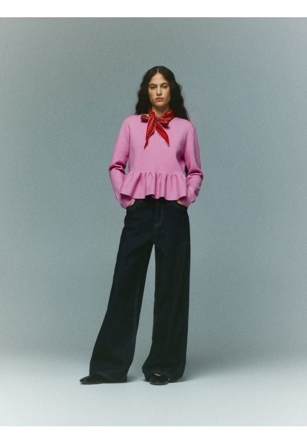 Reserved - Sweter z baskinką - różowy. Kolor: różowy. Materiał: dzianina, wiskoza