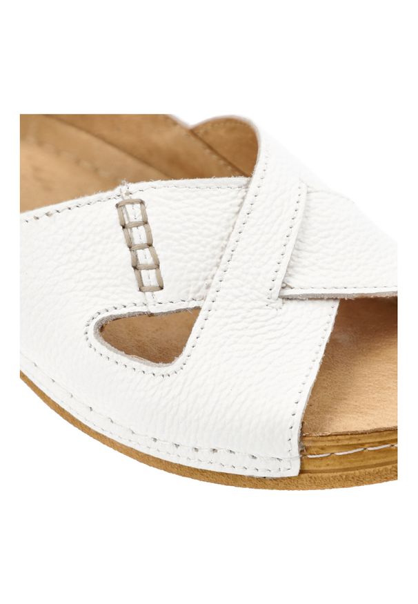 Białe Sandały Armodo Modne Obuwie Damskie. Okazja: na co dzień. Zapięcie: pasek. Kolor: biały. Materiał: skóra. Sezon: lato. Styl: elegancki, casual, klasyczny