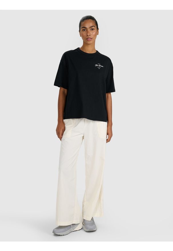 4f - 4F T-shirt oversize z nadrukiem damski - czarny XXL. Okazja: na co dzień. Kolor: czarny. Materiał: jersey, bawełna, dzianina, materiał. Długość rękawa: krótki rękaw. Długość: krótkie. Wzór: nadruk. Styl: sportowy, klasyczny, casual
