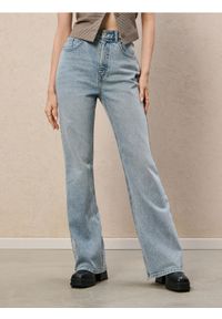 Sinsay - Jeansy flare mid waist - niebieski. Kolor: niebieski. Materiał: jeans