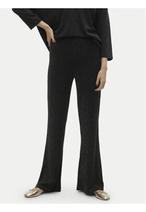 Vero Moda Spodnie dzianinowe Kanva 10296871 Czarny Regular Fit. Kolor: czarny. Materiał: syntetyk