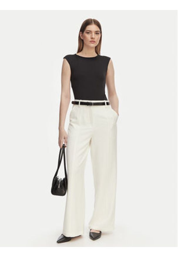 Calvin Klein Spodnie materiałowe LV044F651G Kremowy Straight Fit. Kolor: kremowy. Materiał: wiskoza