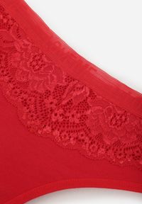 Born2be - Czerwone Majtki Stringi z Bawełną Ozdobione Koronką Thelanthe. Kolor: czerwony. Materiał: bawełna, koronka. Wzór: aplikacja, koronka #3