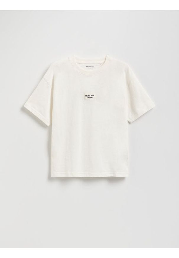 Reserved - Bawełniany t-shirt - złamana biel. Materiał: bawełna