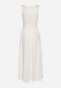 Born2be - Biała Sukienka z Wiskozą o Rozkloszowanym Kroju z Kwadratowym Dekoltem Tilvia. Okazja: na co dzień. Typ kołnierza: dekolt kwadratowy. Kolor: biały. Materiał: wiskoza. Długość rękawa: na ramiączkach. Sezon: lato. Styl: casual #7