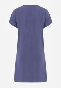 Renee - Niebieska Wiskozowa Sukienka Pudełkowa z Dekoltem w Serek Noludig. Typ kołnierza: dekolt w serek. Kolekcja: plus size. Kolor: niebieski. Materiał: wiskoza. Typ sukienki: dla puszystych #8