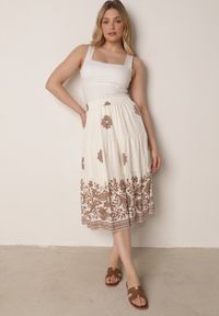 Born2be - Brązowa Rozkloszowana Spódnica z Wiskozy w Kwiatowy Wzór Masterore. Okazja: do pracy, na co dzień. Kolor: brązowy. Materiał: wiskoza. Wzór: kwiaty. Styl: casual #3