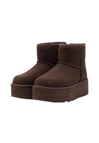 Ugg - Buty do chodzenia dla dorosłych UGG Boot Classic Mini Platform Cedar. Kolor: brązowy. Obcas: na platformie. Sport: turystyka piesza