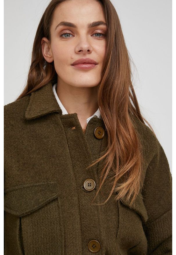 Answear Lab kurtka z wełną kolor zielony przejściowa oversize. Kolor: zielony. Materiał: wełna. Styl: wakacyjny