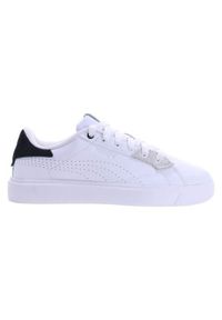 Buty do chodzenia damskie Puma Lajla Wns. Kolor: biały. Materiał: syntetyk, materiał. Szerokość cholewki: normalna. Sport: turystyka piesza