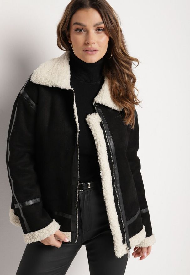 Born2be - Czarna Kurtka z Imitacji Zamszu z Kołnierzykiem i Futerkiem Belninnia. Okazja: na co dzień. Kolor: czarny. Materiał: zamsz, futro. Styl: elegancki, casual